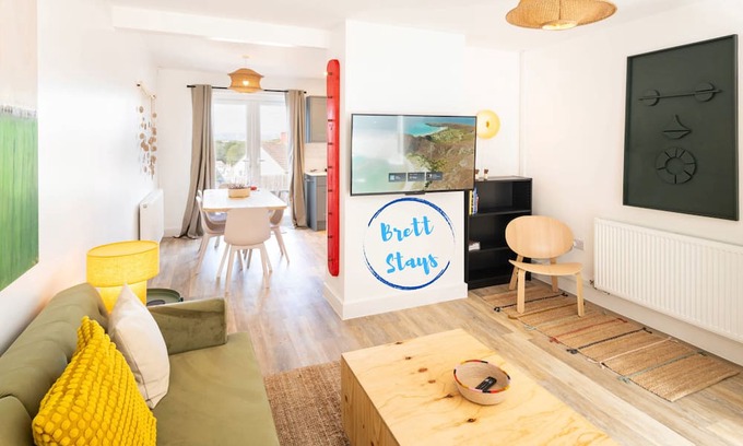 Pill Haus | Contractor Home Parking & Garden – Near Avonmouth