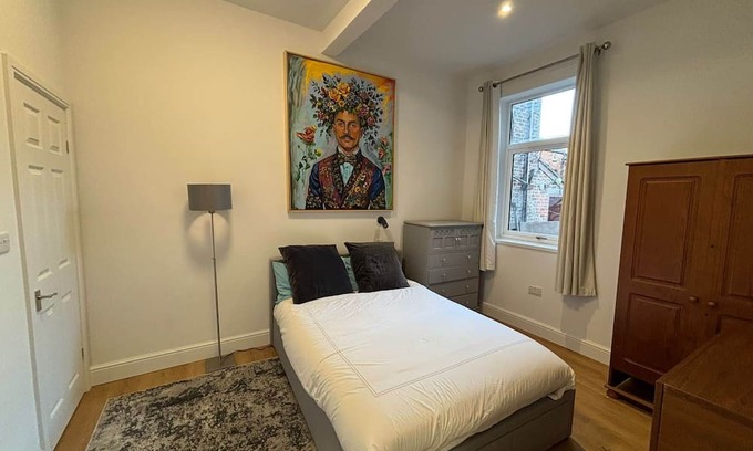 Bootle Haus | R1 - Ensuite Double Room near Liverpool