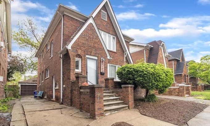 Detroit Haus | NEW! Peaceful 6BD Family Retreat | University District