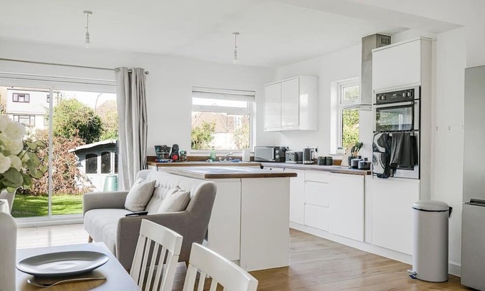 Chelmsford Haus | Spacious 4 Bed Home | Sleeps 8-10