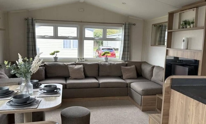 Harwich Haus | Cosy caravan with free Wi-Fi at Dovercourt Holiday Park ref 44502R