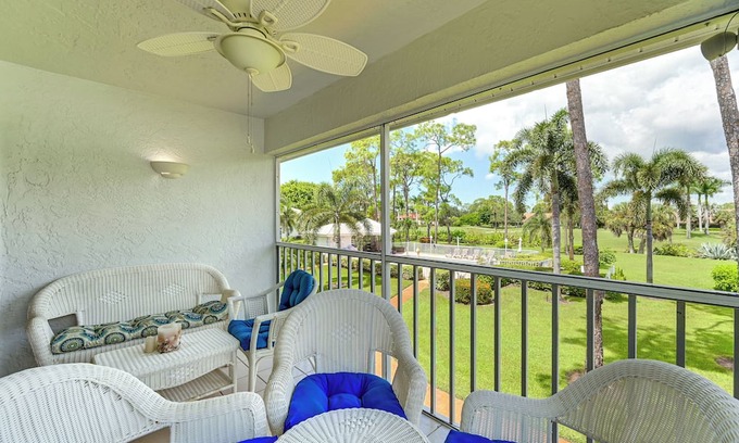 Gleneagles Eigentumswohnung | Snowbirds Welcome! Naples Resort Condo Near Golf