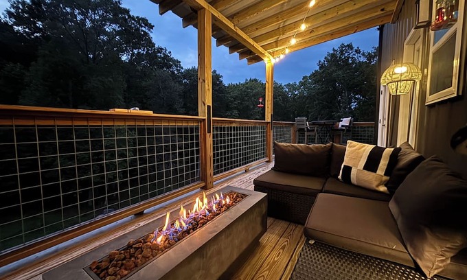 Clarkesville Kabine | Secluded Mountain Cabin on 8 Private Acres w/ Deck, Fire Table & Fast WiFi