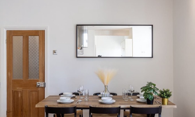 Westcliff-on-Sea Haus | Seaside 5 Bedroom house + Parking + Garden