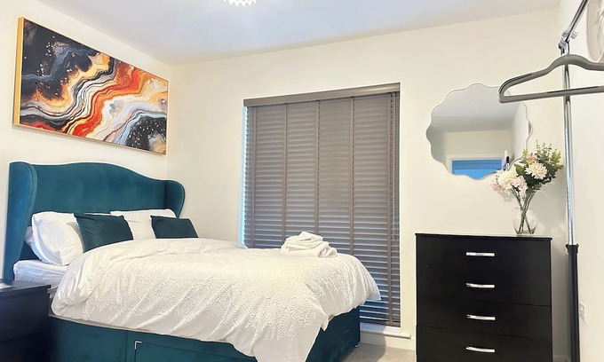 Wolverhampton Haus | 4 Bed House - Sleeps 7 - Pets - Parking - Wifi