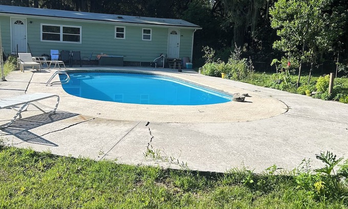 Yulee Haus | Charming 2- family house in Yulee with large yard and swimming pool