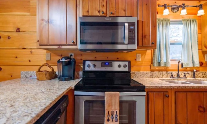 Raleigh Kabine | Cozy Log Cabin Tiny Home Near Raleigh – Perfect for Monthly Stays