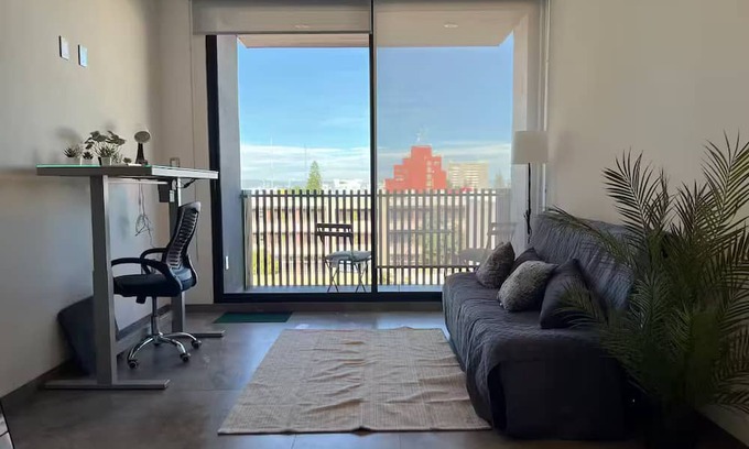 San Luis Potosi Wohnung | Carranza Views! Heated Pool, KingBed & WorkSpace