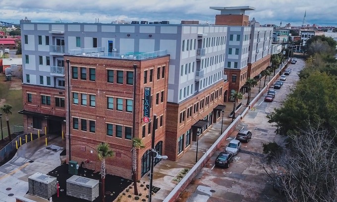 Old West Broad Neighborhood Wohnung | Savannah 1-Bed Apt w/Pool and Gym