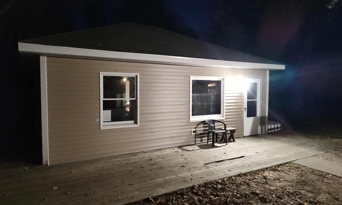 Midland Wohnung | Charming updated 1-bedroom apartment in brilliant Midland with AC