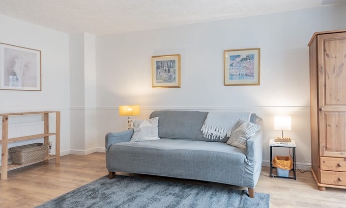 Basildon Haus | Pass the Keys | Cosy home | Basildon | Ideal for contractors