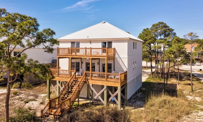 Audubon Place Haus | New Listing- Dauphin on the Gulf, Beachfront, 5/4.5, Pet Friendly, Sleeps 12