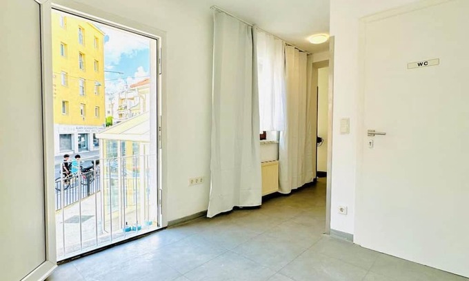 Grinzing Wohnung | Lovely Room in Shared Apt 10 Min Walk to FAC Platz