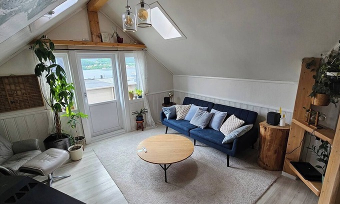 Alesund Wohnung | Unique loft apartment with beautiful atmosphere-southfaced balcony-free parking