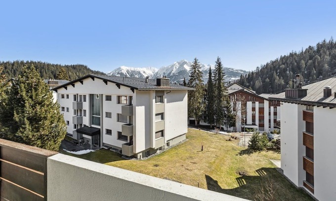 Laax Wohnung | Laax 365 Ski IN & Ski OUT - Bike & Relax with a view of the mountains, up to 6 people