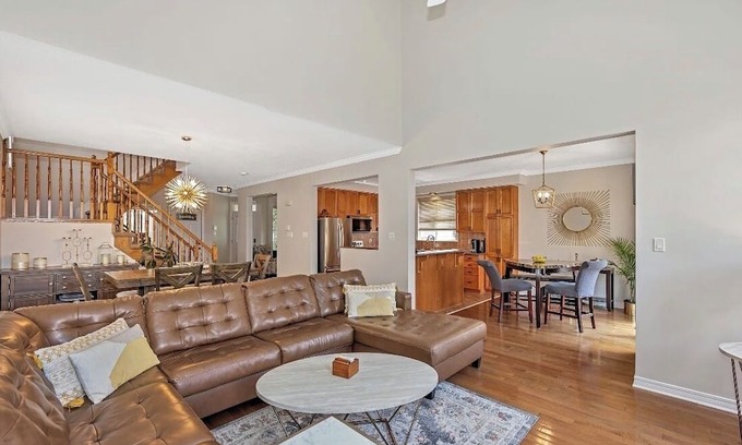 Cardinal Creek Haus | Comfortable, chic, 4 beds house in Orleans, calm, family oriented neighbourhood.