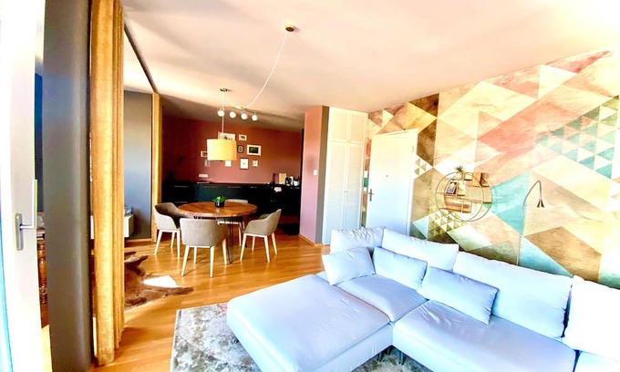 Zentrum Wohnung | Holiday Home 'Am Schloßteich' with Private Terrace and Wi-Fi