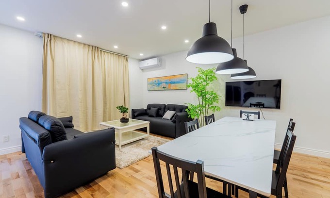 Cote-Des-Neiges—Notre-Dame-De-Grace Wohnung | Newly Renovated 3BR/2BA Spacious & Modern