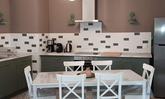 Franleu Haus | Holiday Home 'La Pause Picarde - Baie De Somme' with Private Terrace, Shared Garden and Wi-Fi