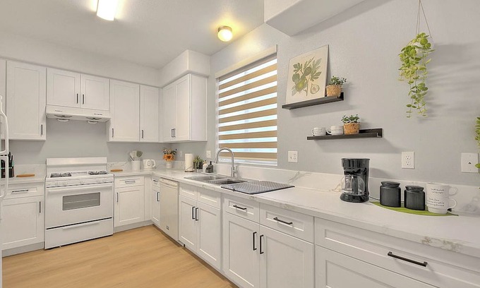 Covina Haus | West Covina 5BR/3BA/Near LA/Arcadia/Disneyland