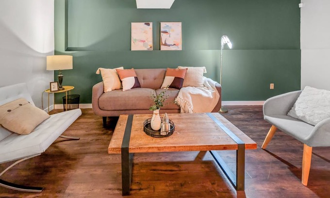 Sunnyside Haus | Calgary Bow River Haven - 3-Bed Bi-Level Suite