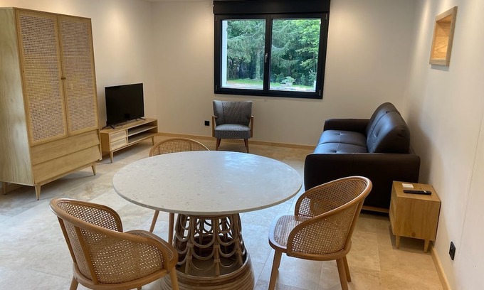 Rambervillers Haus | Lodging in a garden near Fraispertuis City Park.