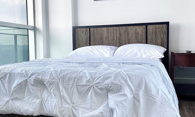 Connaught Wohnung | Cozy Room | Private Bath | AC | Gym| Downtown Core