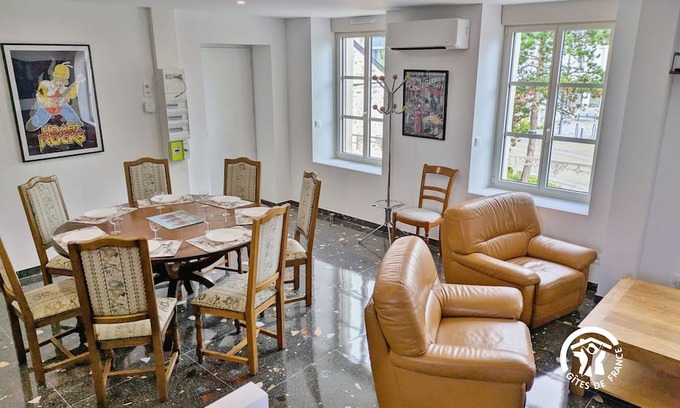 Louverne Wohnung | Modern cottage in Louverné, sleeps 6-8, pets allowed, parking