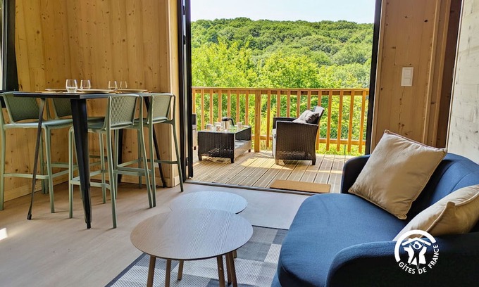Saint-Berthevin Hütte | Peaceful Chalet at Camping de Coupeau for 4 Guests