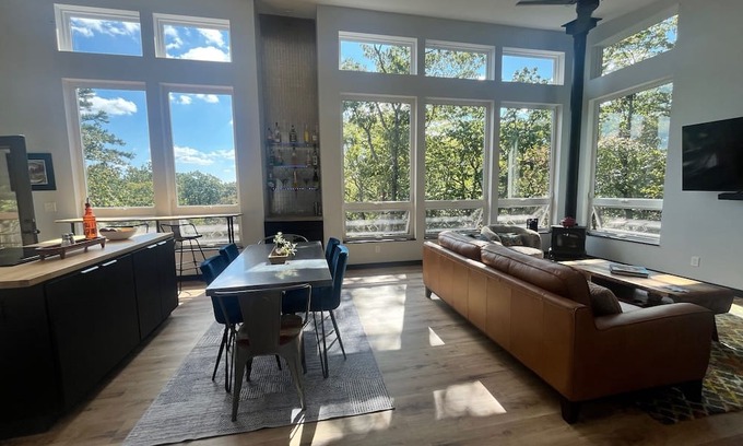 Dunlap Haus | NEW! Book now for discounted rates! 10 1/2 private acres, views, hot tub, & more