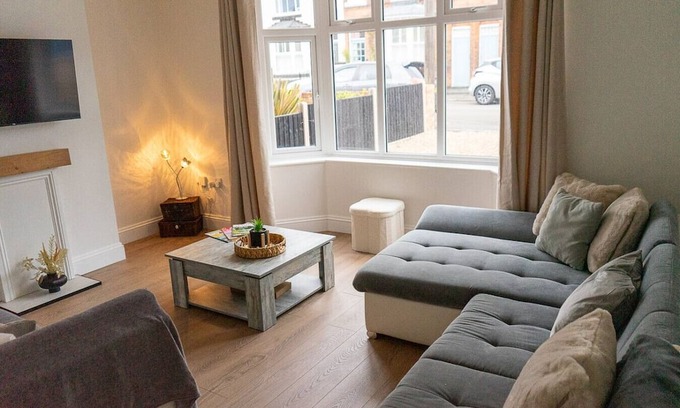 Wigston Haus | Cosy 2BR House | Space Centre | Free Parking
