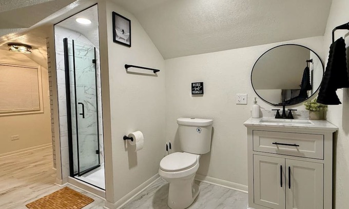 Raytown Haus | Trailside KC - Walk to Arrowhead on the beautiful, paved Rock Island Trail