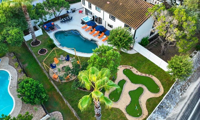 Woodlands of Camino Real Haus | NEW! Luxe SW Escape Pool Game Room Mini Golf