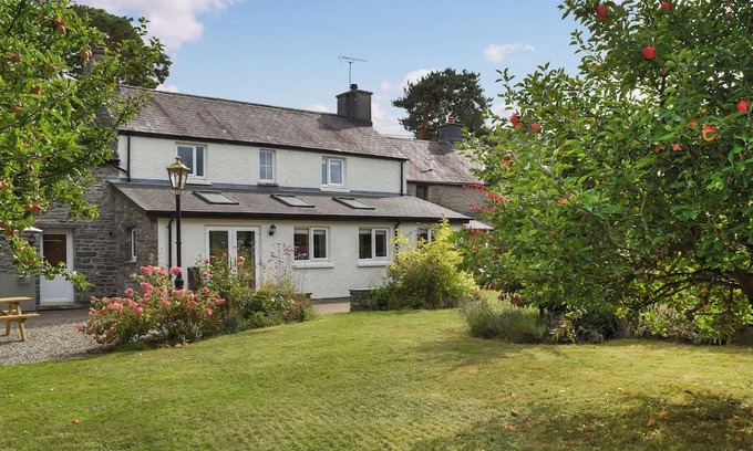 Llanddewi Brefi Hütte | 4 bedroom accommodation in Tregaron