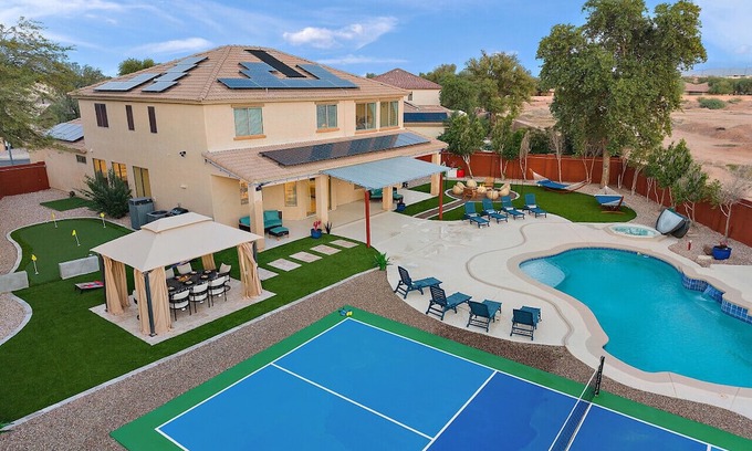 Tamaron Villa | Bora Bora! Pool, Spa, Pickleball, Theater, Firepit