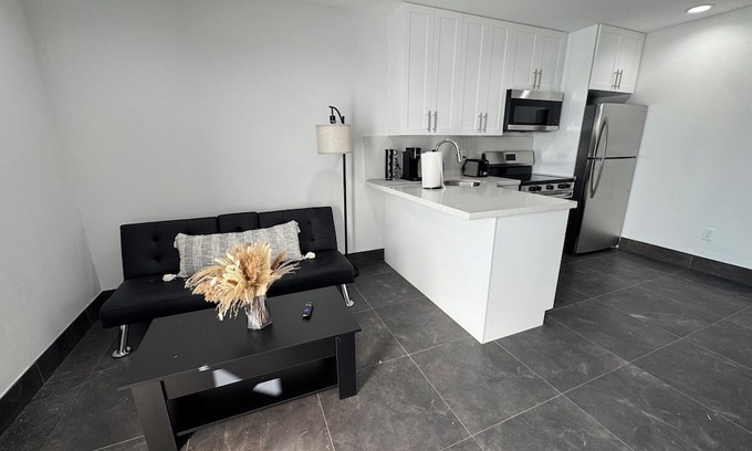 Clewiston Wohnung | Clewiston Comfort #2 – Modern 1BR Escape