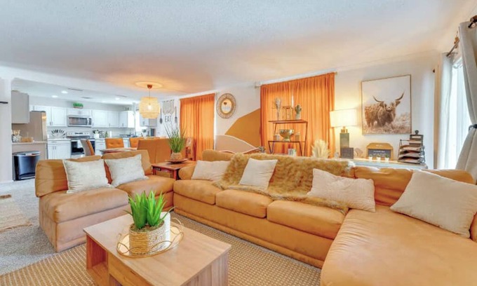 Bullhead City Haus | Spacious 4-bedroom house in fabulous Bullhead City with AC