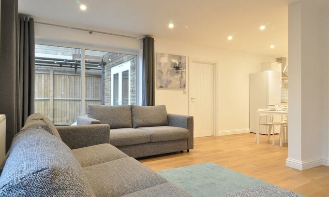 Rudloe Haus | The Swift-Bright, Modern 5-Bed Family Home Nr Bath