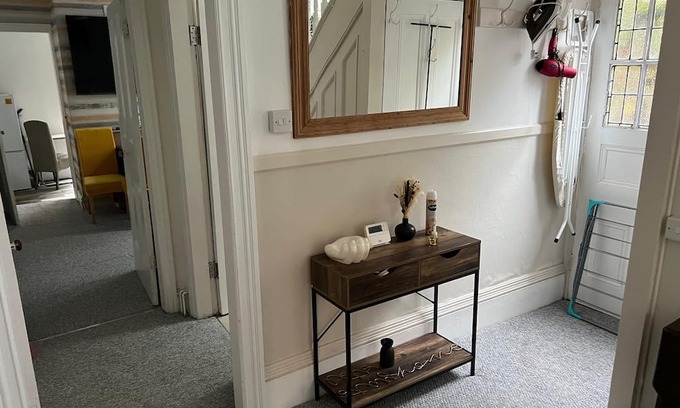 Darlaston Haus | Elegant Victorian Home w/7 Bedrooms | Perfect for Work Crews & Family Gatherings