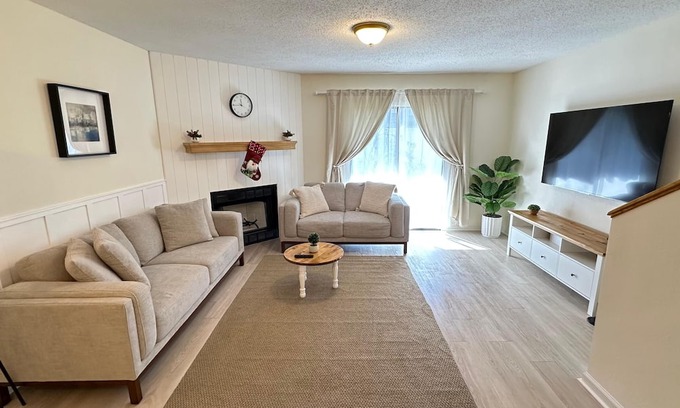 Southside Haus | Spacious 2BR Townhome with Private Baths