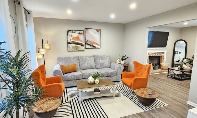 Gurnee Haus | The Serenity: Gurnee, Six Flags. Naval Base, Casino