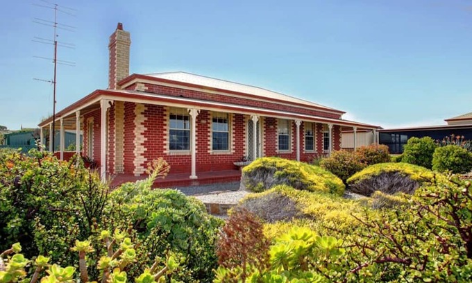 North Shields Haus | Absolute Beachfront Cottage - Seaside Retreat- Glorious North Shields