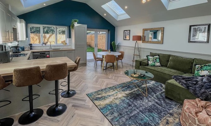 Arbury Haus | Luxury new-build house nr Science & Business parks