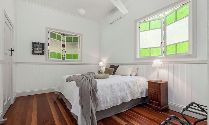 Pinbarren Hütte | Reconnect with the earth and each other in this private 1920’s haven.