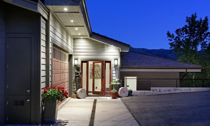 Basalt Haus | Beautiful & Spacious Basalt Home with Mountain Views