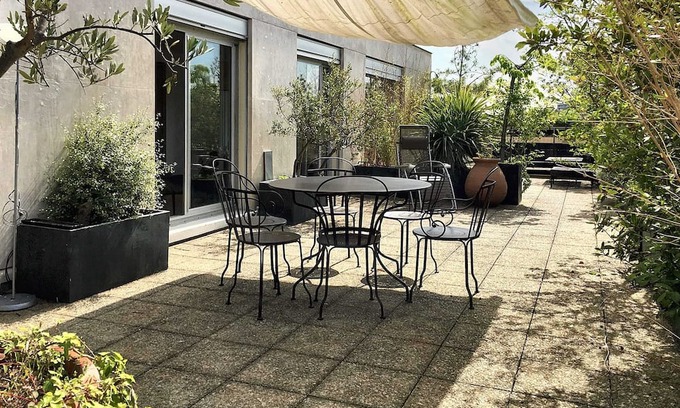 Quartier de la Roquette Wohnung | Homerez - Paris Apartment with Terrace