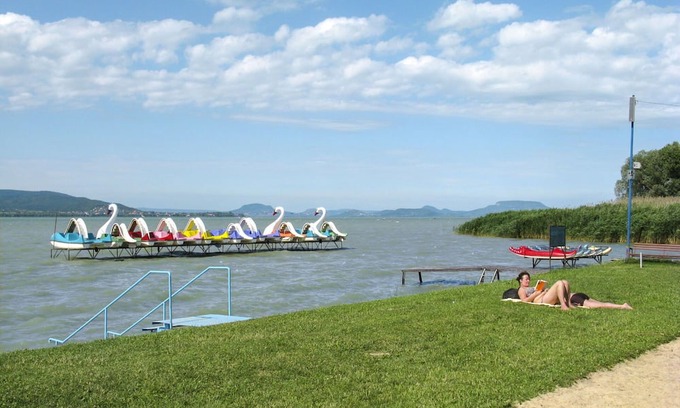 Balatonkeresztur Haus | Stunning villa for 5 guests with A/C, TV, terrace and parking