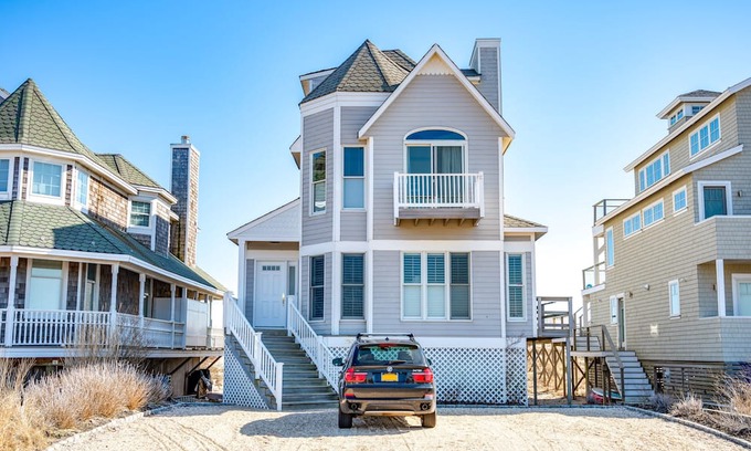 West Hampton Dunes Haus | Dune Rd Oceanfront 4BR West Hampton Dunes