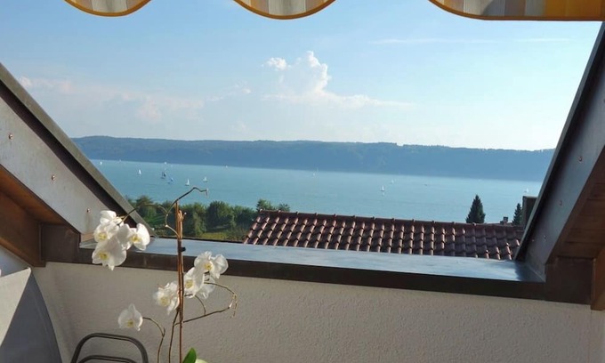 Sipplingen Wohnung | Gemütliche 65 m² DG- Fewo mit Einmaligem See-und Bergblick in Sipplingen