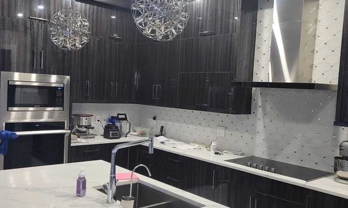 Surrey Newton Haus | Spacious home for you and your family. 4 bedrooms and 4 bathrooms in the city.